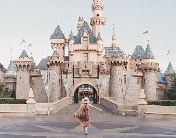 instagram blogger fakes disney trip